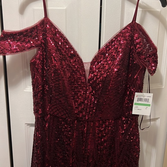 Nightway merlot cold shoulder sequin dress size 8 brand new - Picture 2 of 3